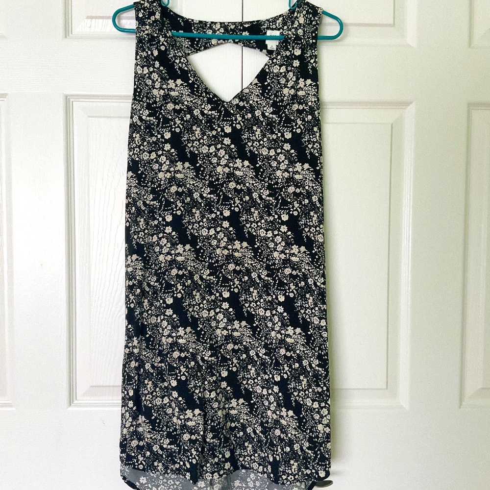 GAP Black & White Floral Sleeveless V-Neck Mini Dress M, like new.